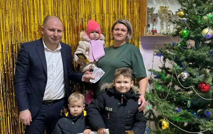 Поздравили с наступающим новым годом Поздравили с наступающим новым годом