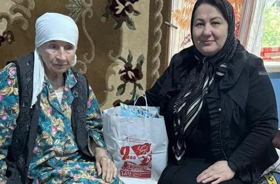 В канун Дня Победы стало доброй традицией поздравлять с майскими праздниками тружеников тыла. В канун Дня Победы стало доброй традицией поздравлять с майскими праздниками тружеников тыла.