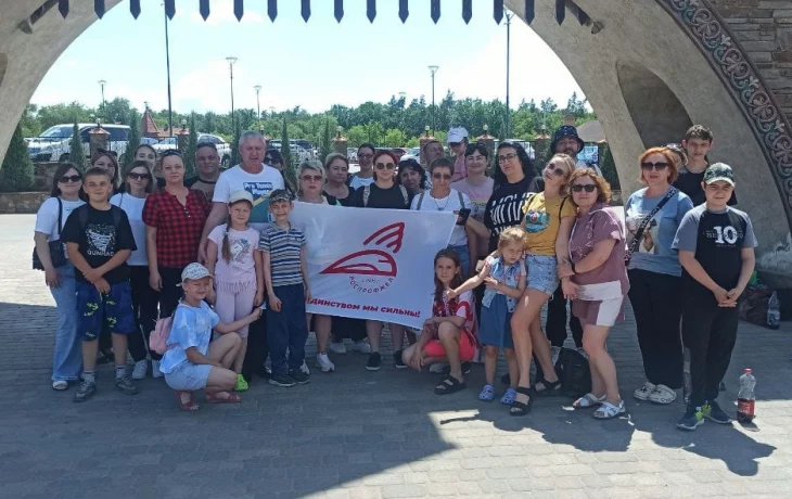 Профсоюз железнодорожной станции Батайск и локомотивного депо Батайск подарил радость детям Профсоюз железнодорожной станции Батайск и локомотивного депо Батайск подарил радость детям