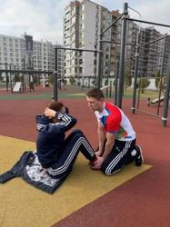 В перерывах занимаемся спортом В перерывах занимаемся спортом